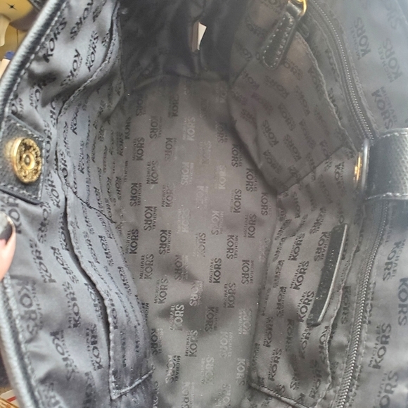 Michael Kors Black Leather Tote Bag Snall Jet Set. Gold Hardware - Picture 7 of 8